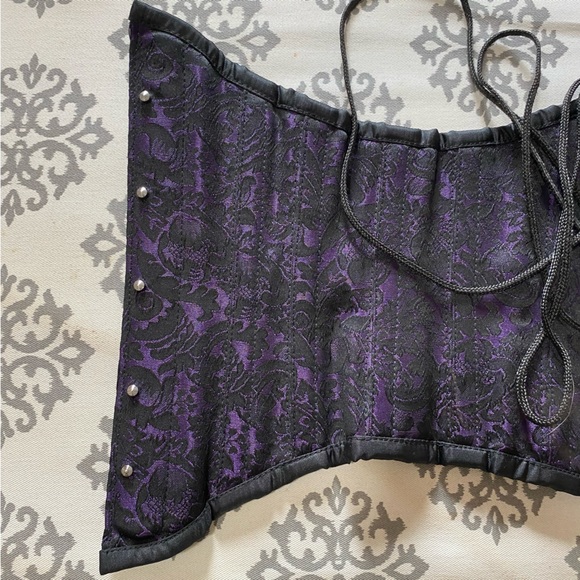 Purple brocade spring steel boned corset - Picture 3 of 10